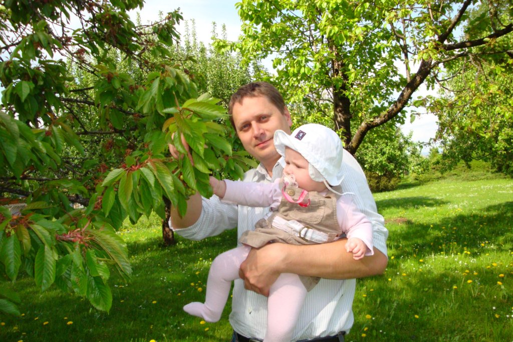 mitpapaimgarten.jpg
